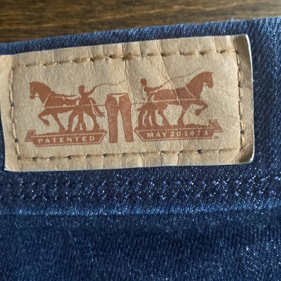 Levi’s Dark Denim Mid Rise Shorts sz 4 - Picture 5 of 6